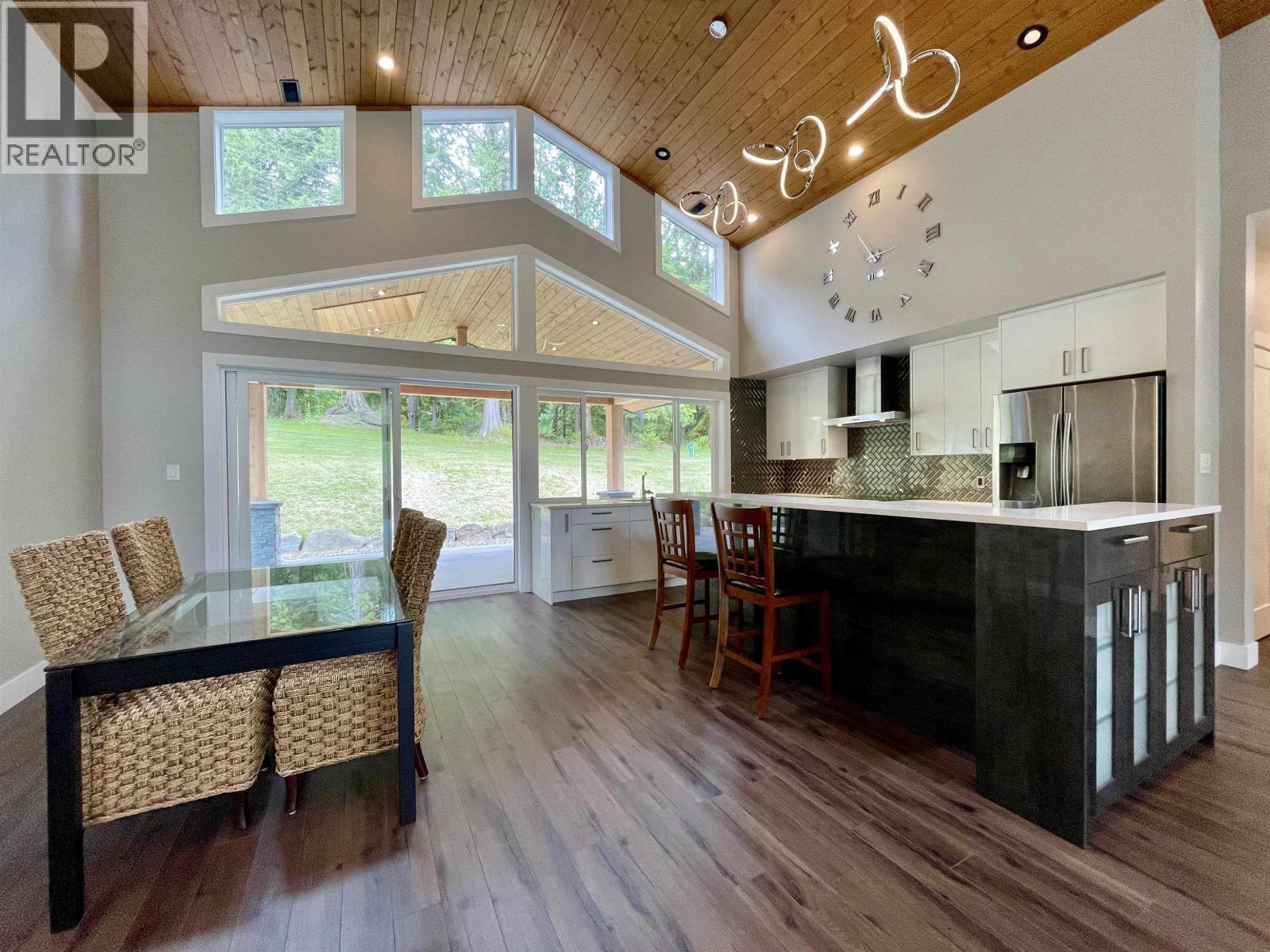 2061 TWIN CREEKS ROAD, Langdale