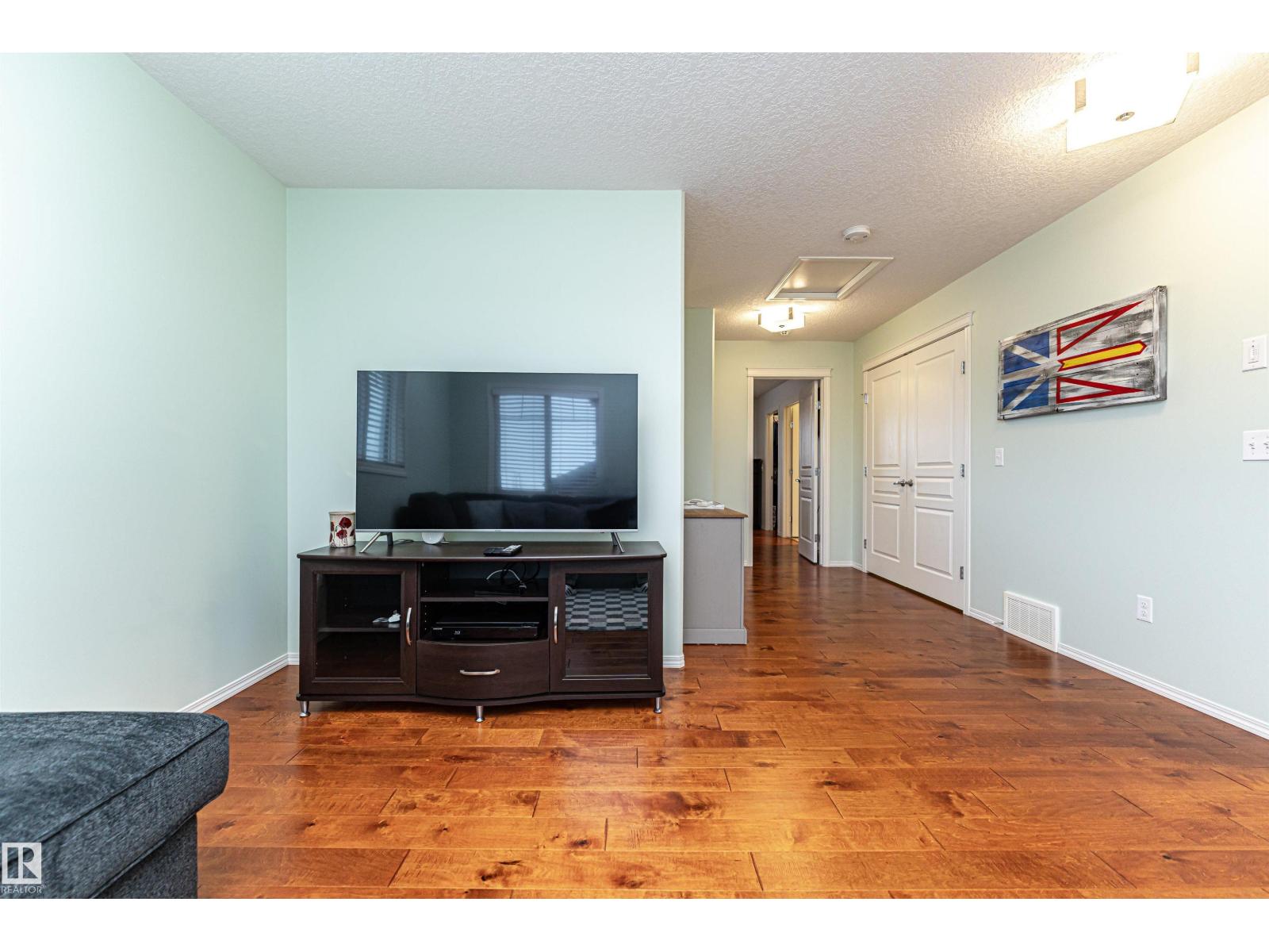 7003 174 AV NW NW, Edmonton