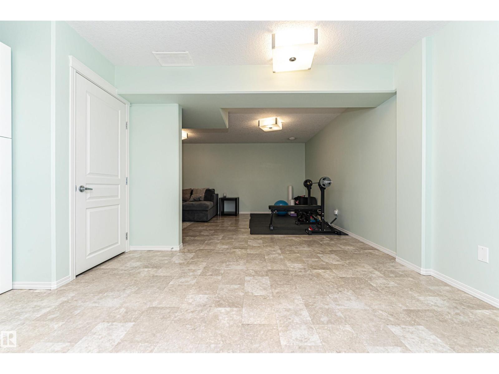 7003 174 AV NW NW, Edmonton