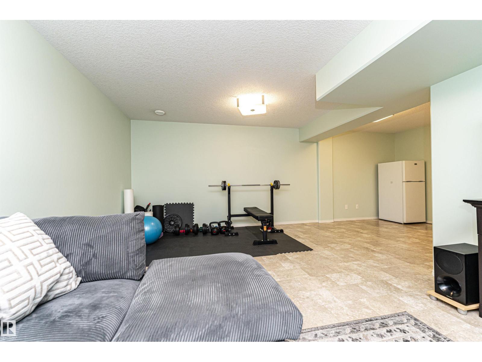 7003 174 AV NW NW, Edmonton