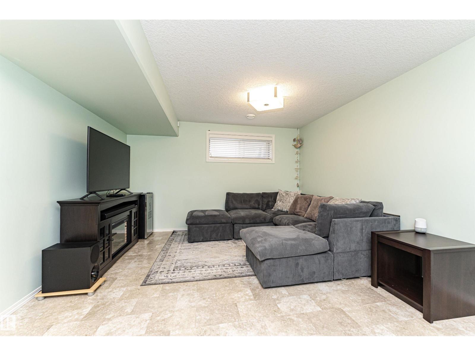 7003 174 AV NW NW, Edmonton