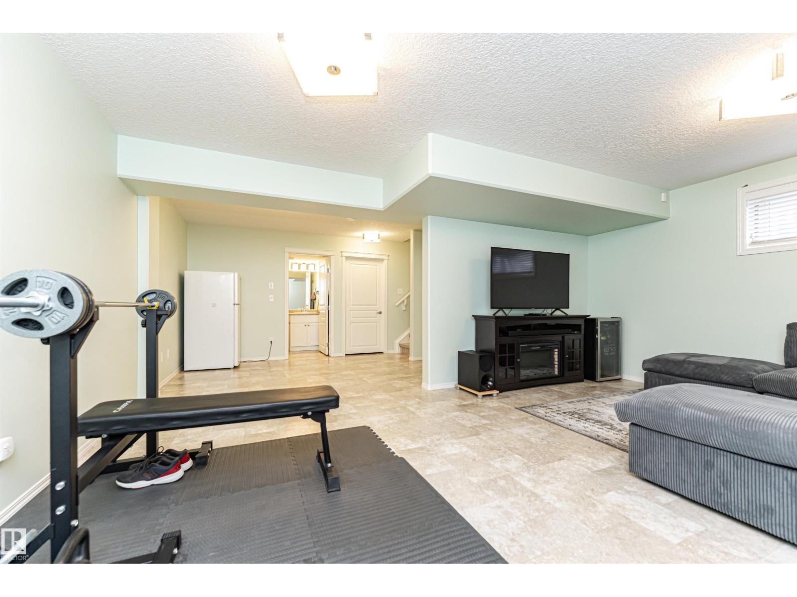 7003 174 AV NW NW, Edmonton