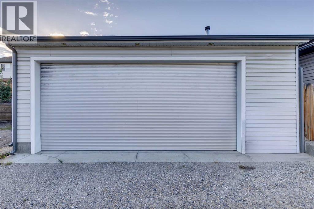 Single Family House for Sale in  Everglen Way SW Evergreen Calgary 