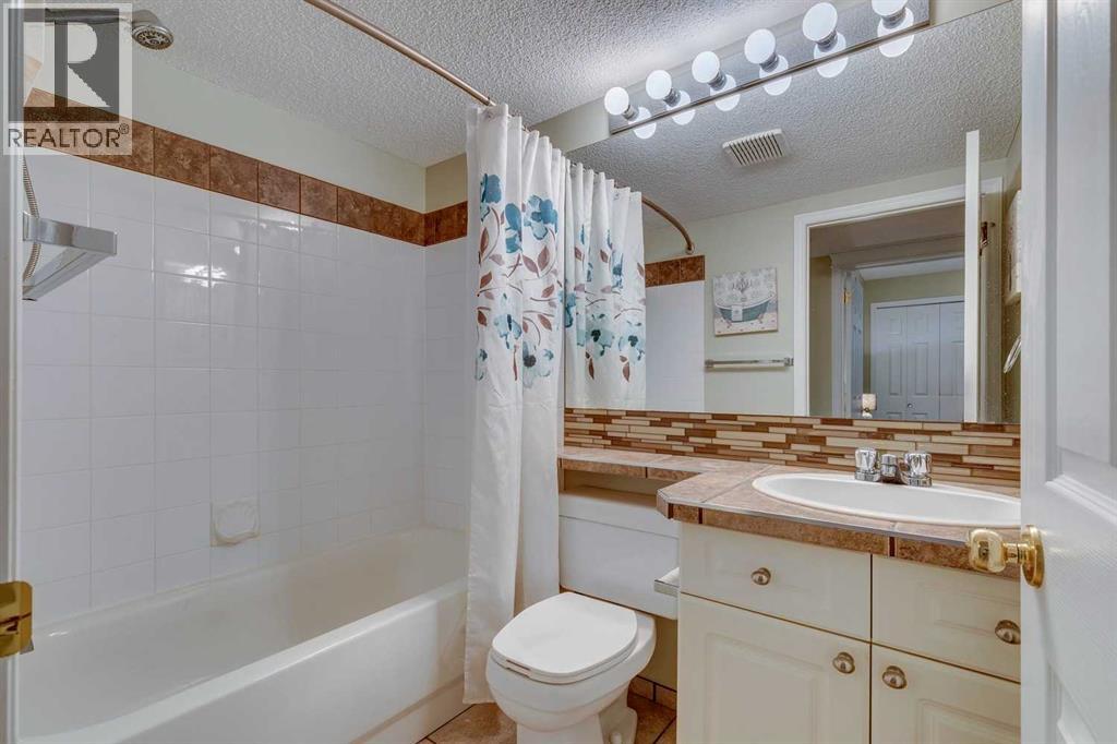 Single Family House Bi-level for Sale in  Tuscany Valley Drive NW Tuscany Calgary 