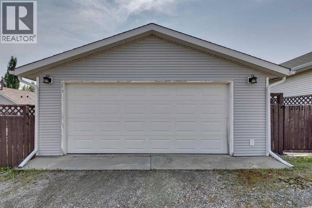 Single Family House Bi-level for Sale in  Tuscany Valley Drive NW Tuscany Calgary 