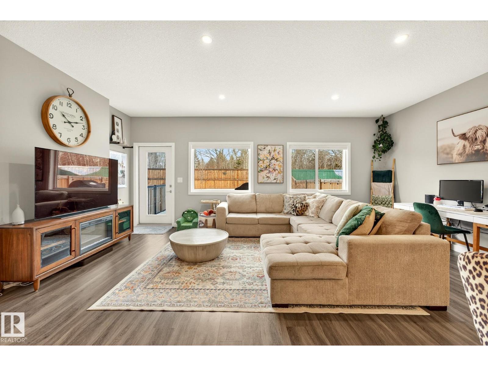 74 ROYAL ST, St. Albert