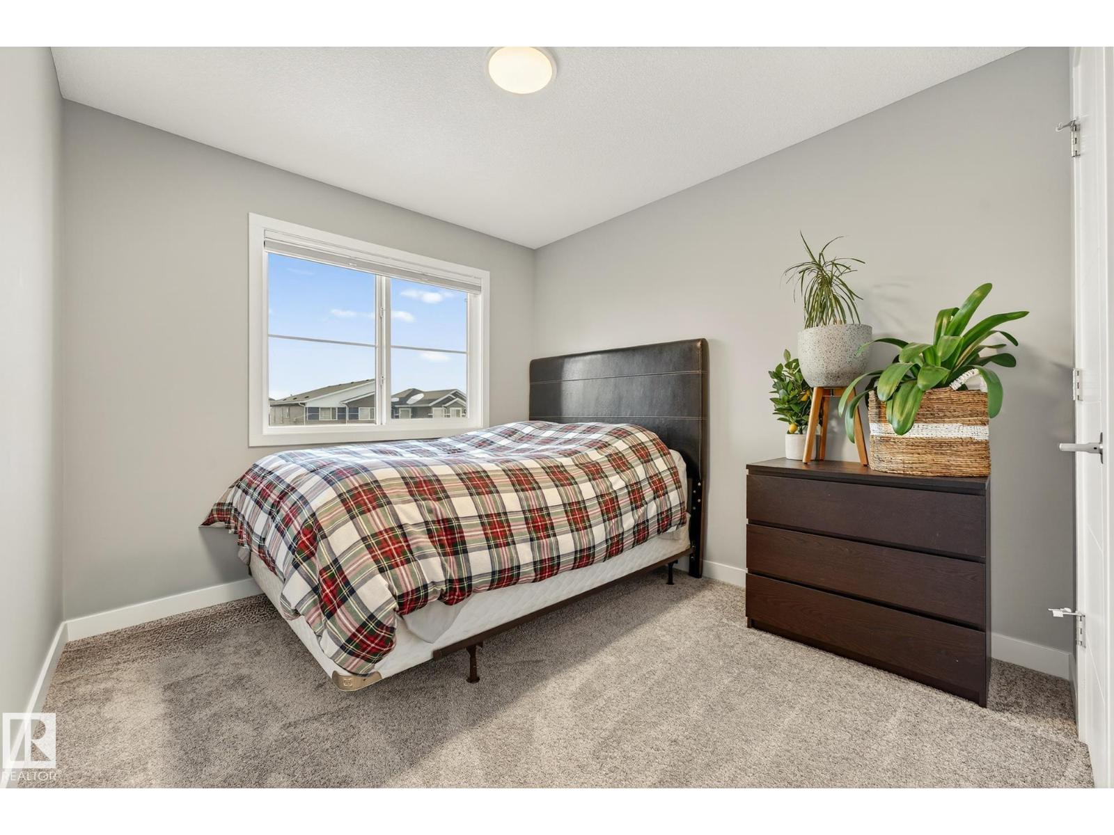 74 ROYAL ST, St. Albert