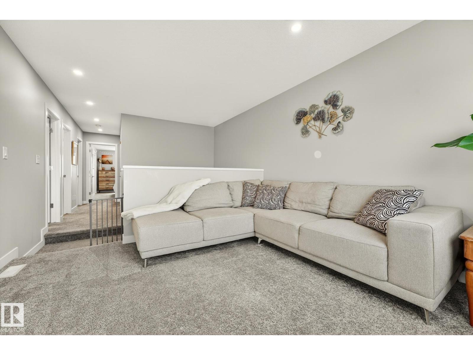 74 ROYAL ST, St. Albert