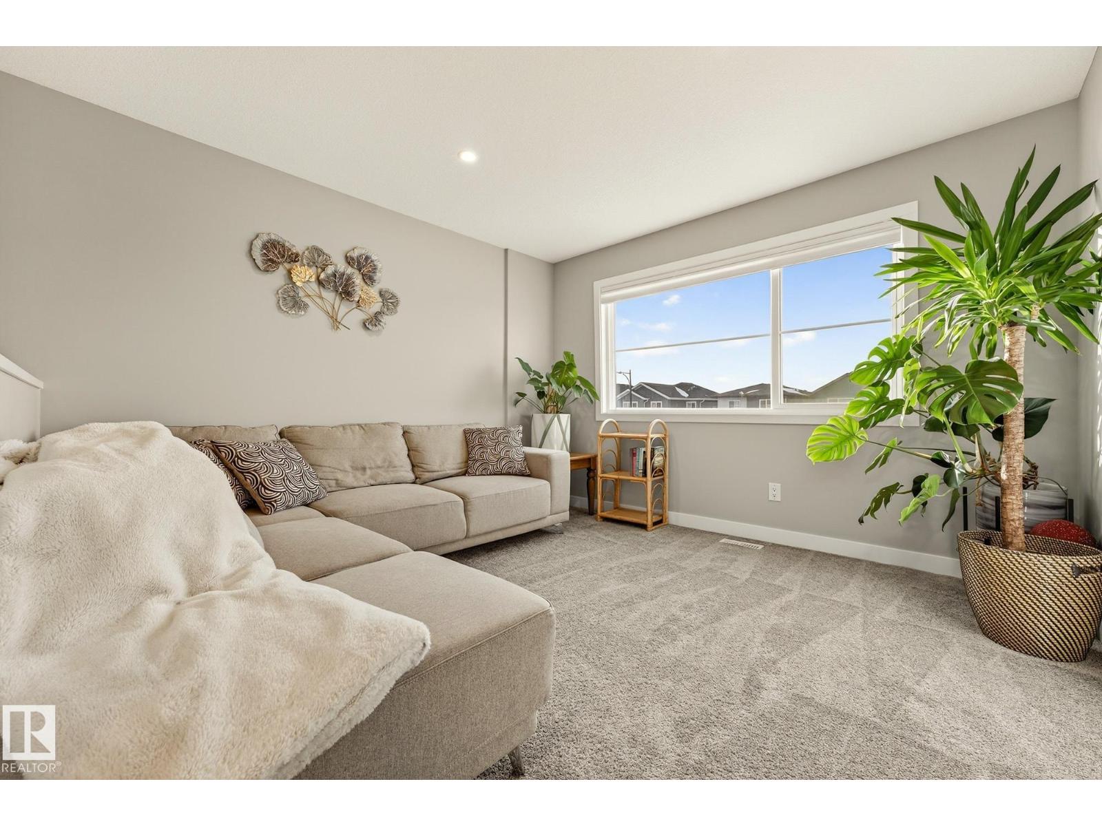 74 ROYAL ST, St. Albert