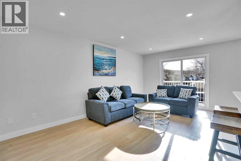 Single Family House Bi-level for Sale in  Berkley Drive NW Beddington Heights Calgary 