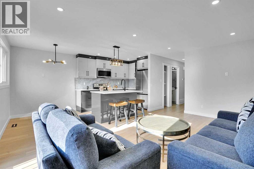 Single Family House Bi-level for Sale in  Berkley Drive NW Beddington Heights Calgary 