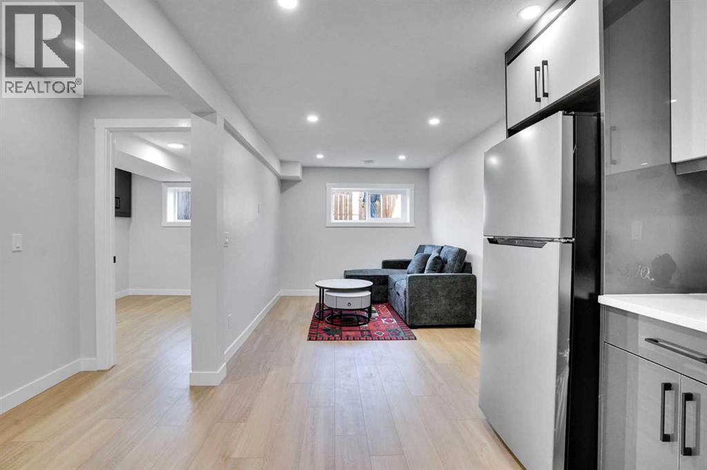 Single Family House Bi-level for Sale in  Berkley Drive NW Beddington Heights Calgary 