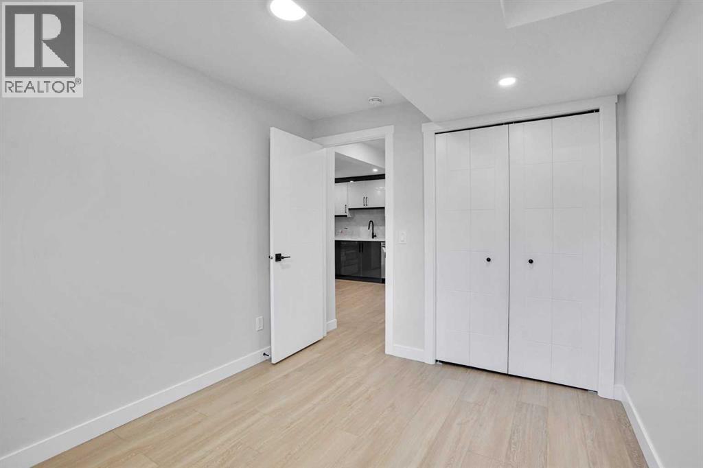 Single Family House Bi-level for Sale in  Berkley Drive NW Beddington Heights Calgary 