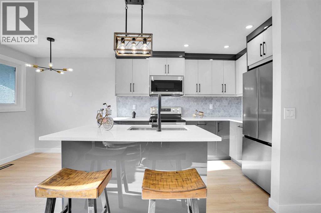 Single Family House Bi-level for Sale in  Berkley Drive NW Beddington Heights Calgary 