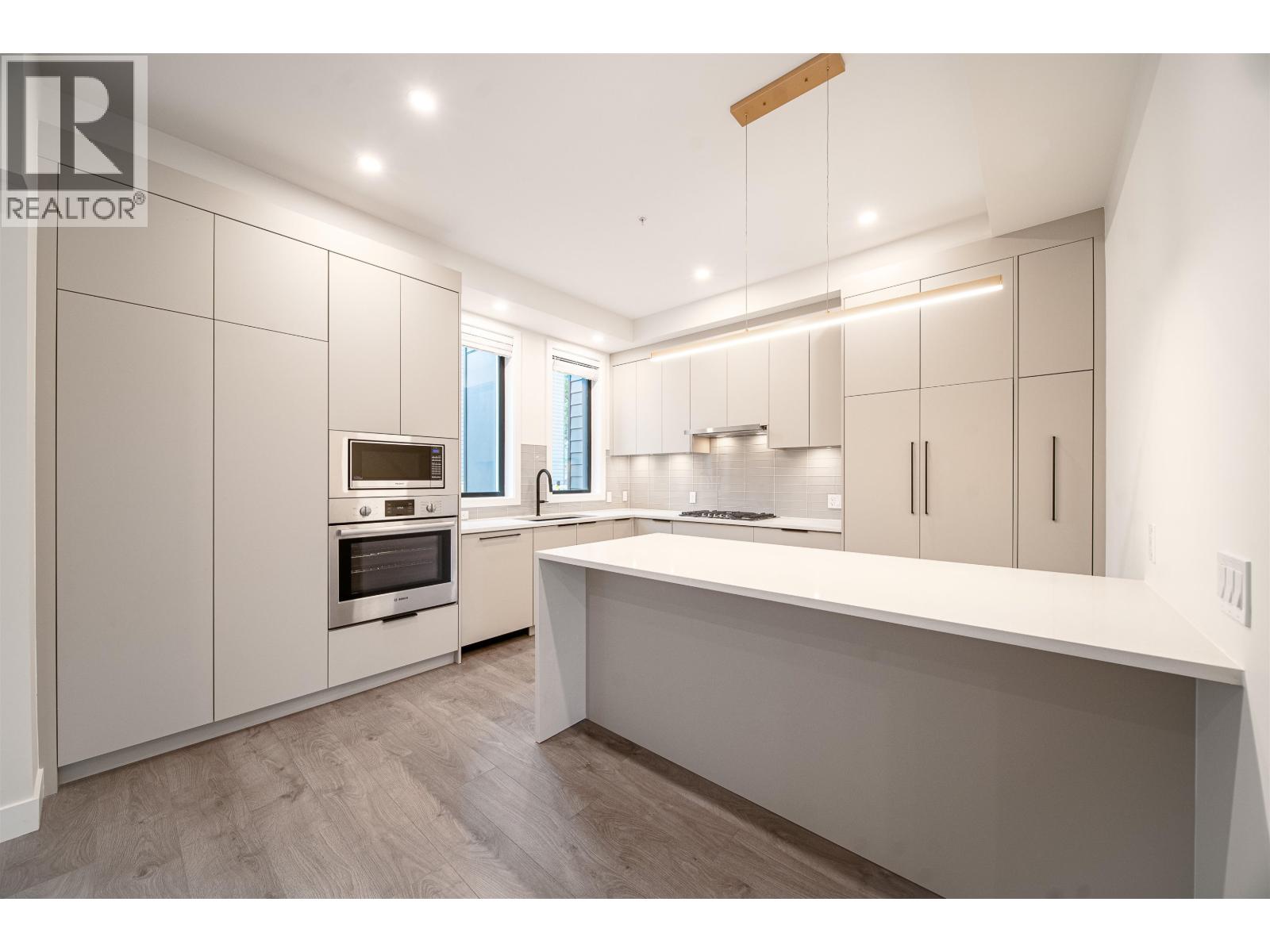 218 8699 SPIRES ROAD, Richmond