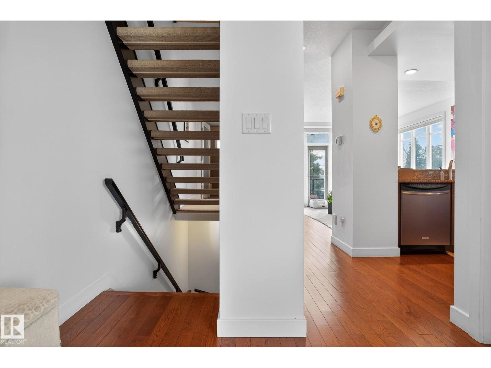 #1 9561 143 ST NW NW, Edmonton