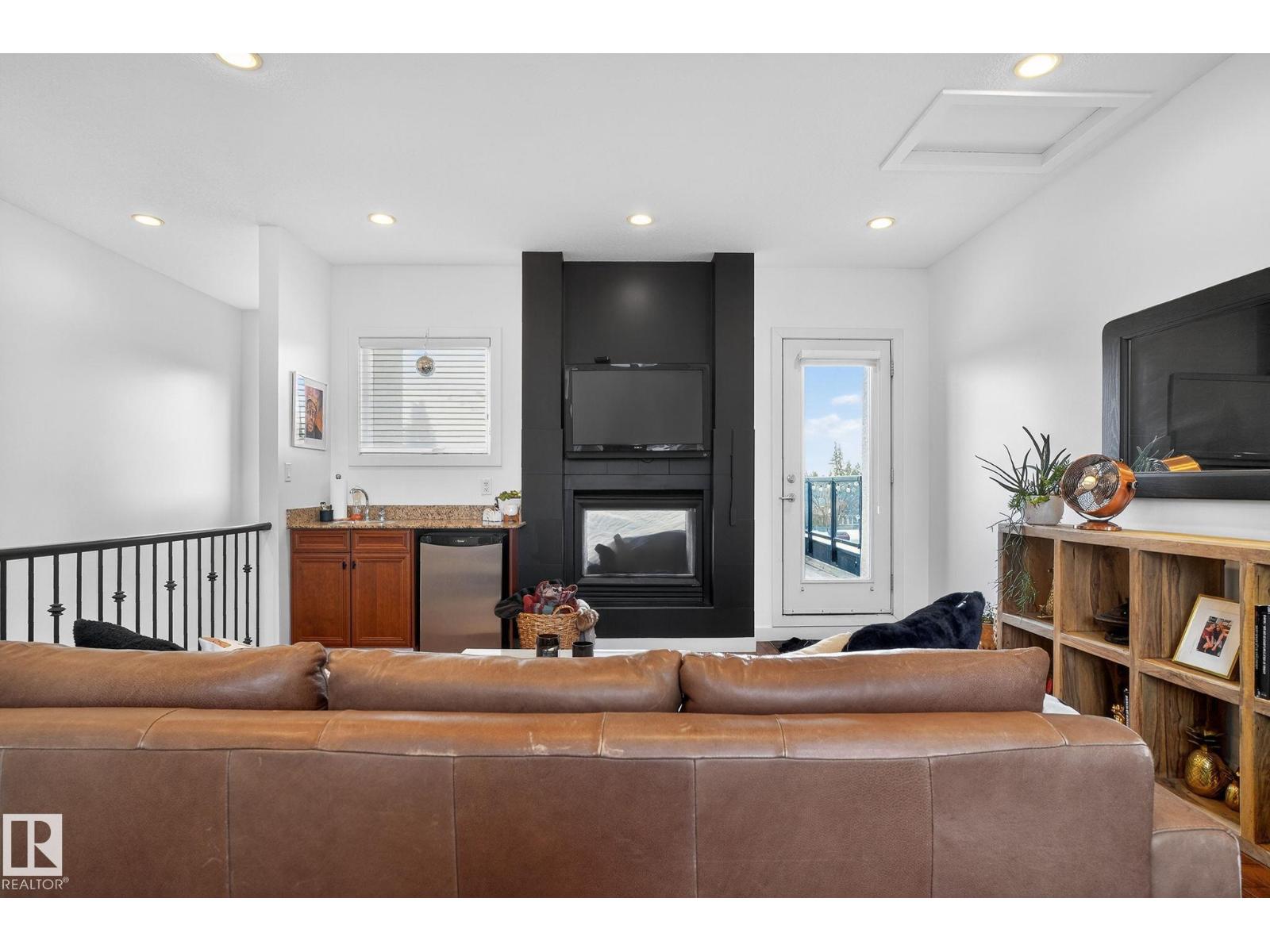 #1 9561 143 ST NW NW, Edmonton