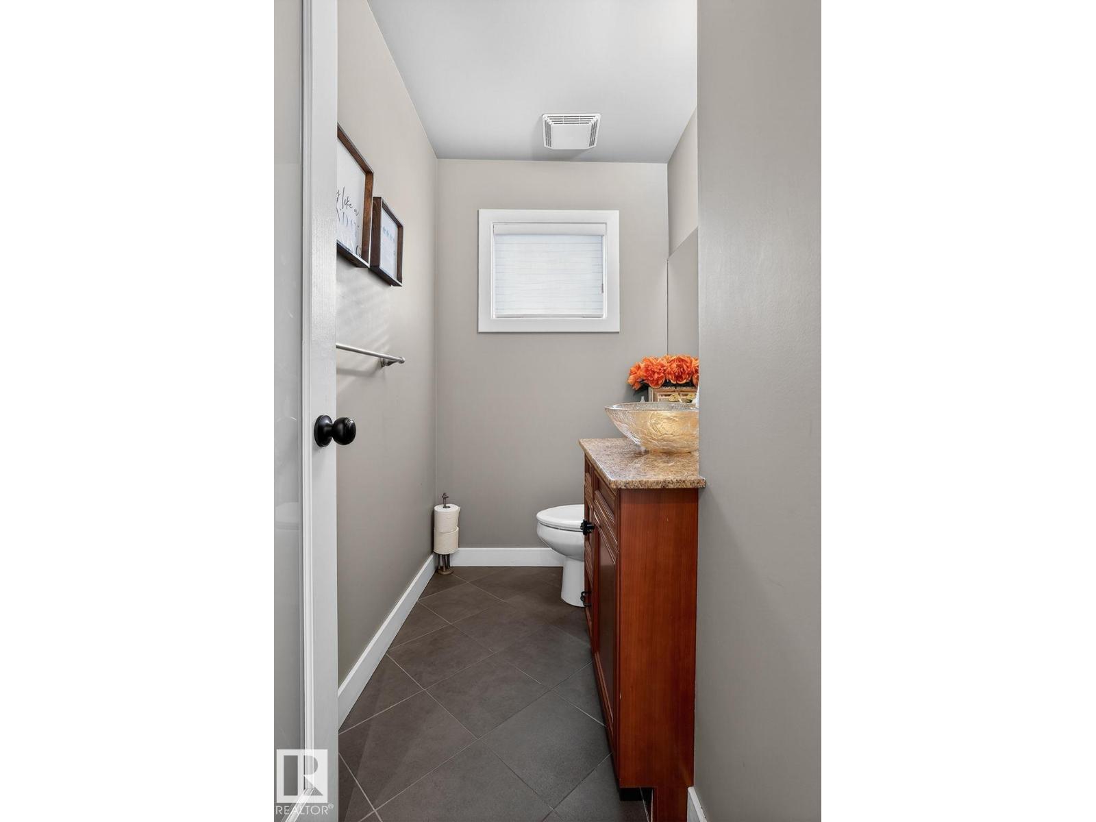 #1 9561 143 ST NW NW, Edmonton