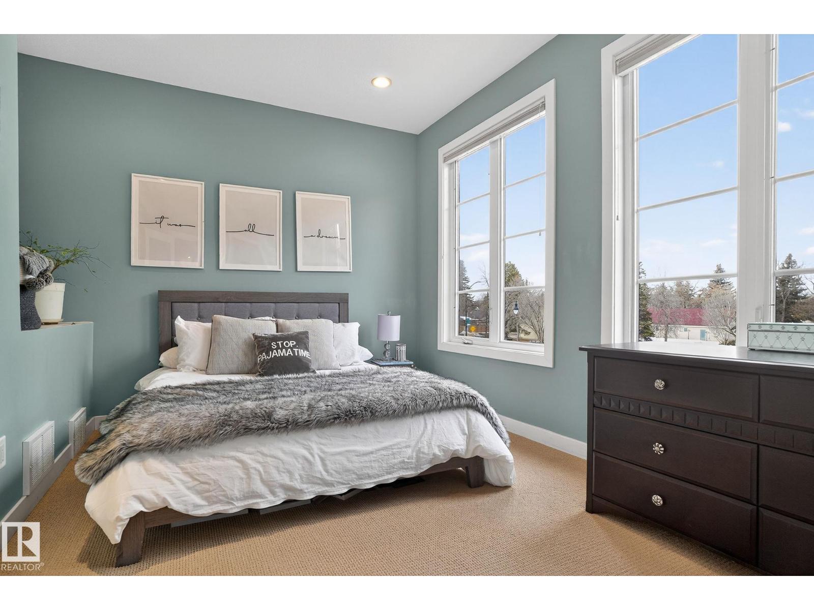 #1 9561 143 ST NW NW, Edmonton