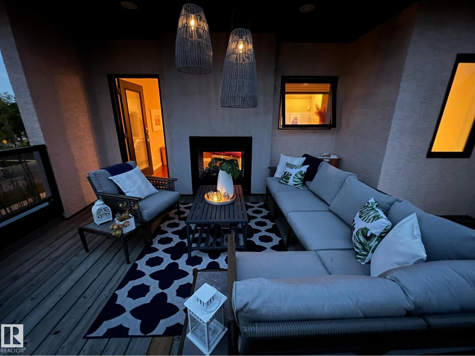 #1 9561 143 ST NW NW, Edmonton