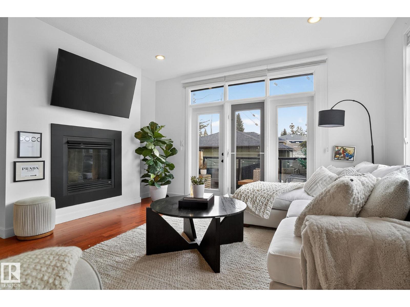 #1 9561 143 ST NW NW, Edmonton