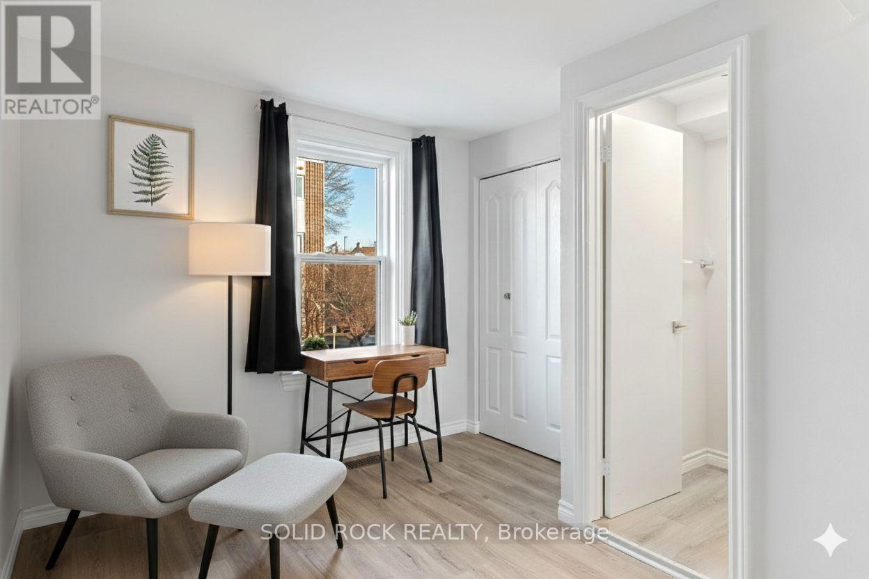 420 Arlington Unit 1 photo 4