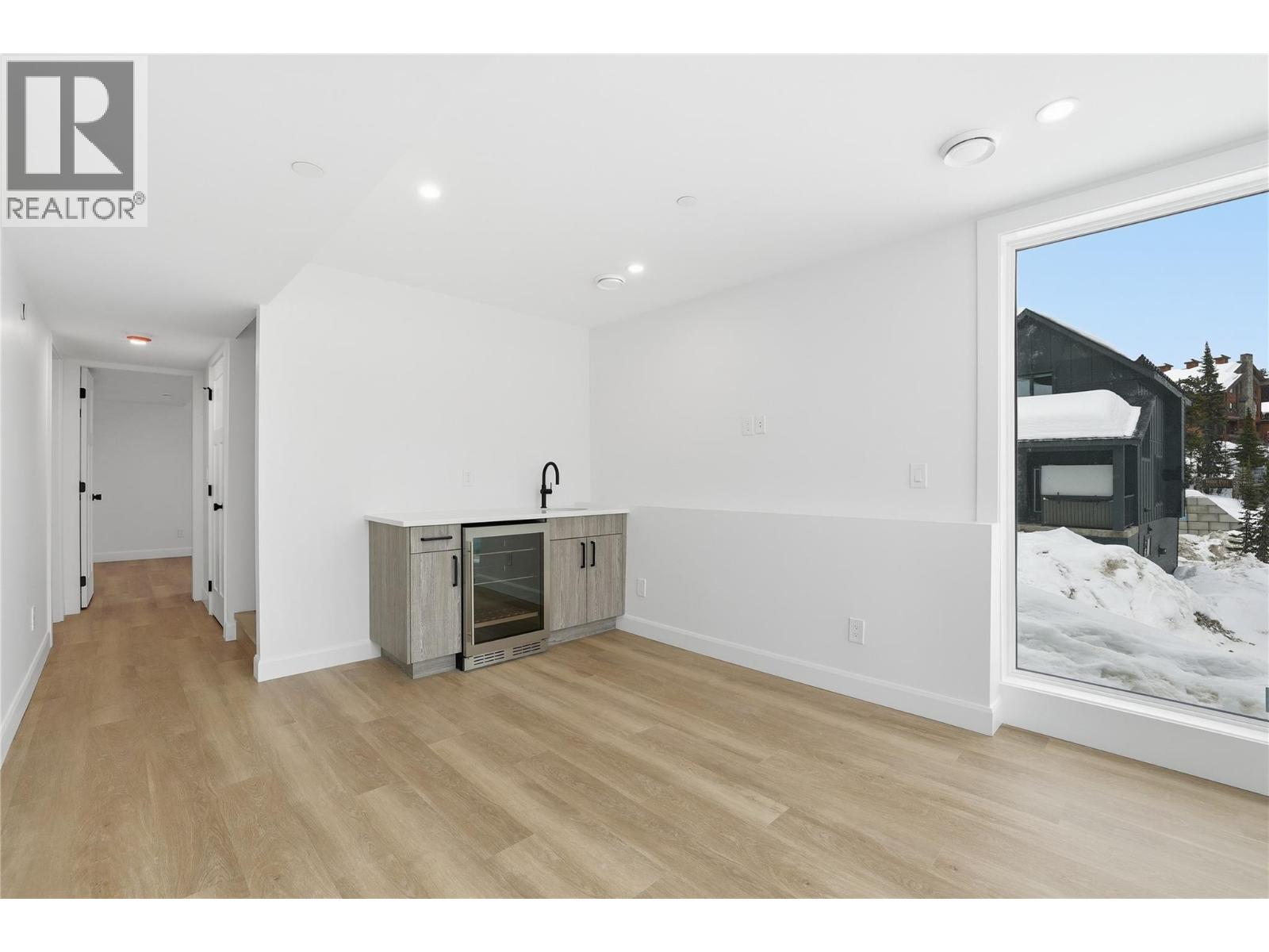 12 Monashee Way, Big White