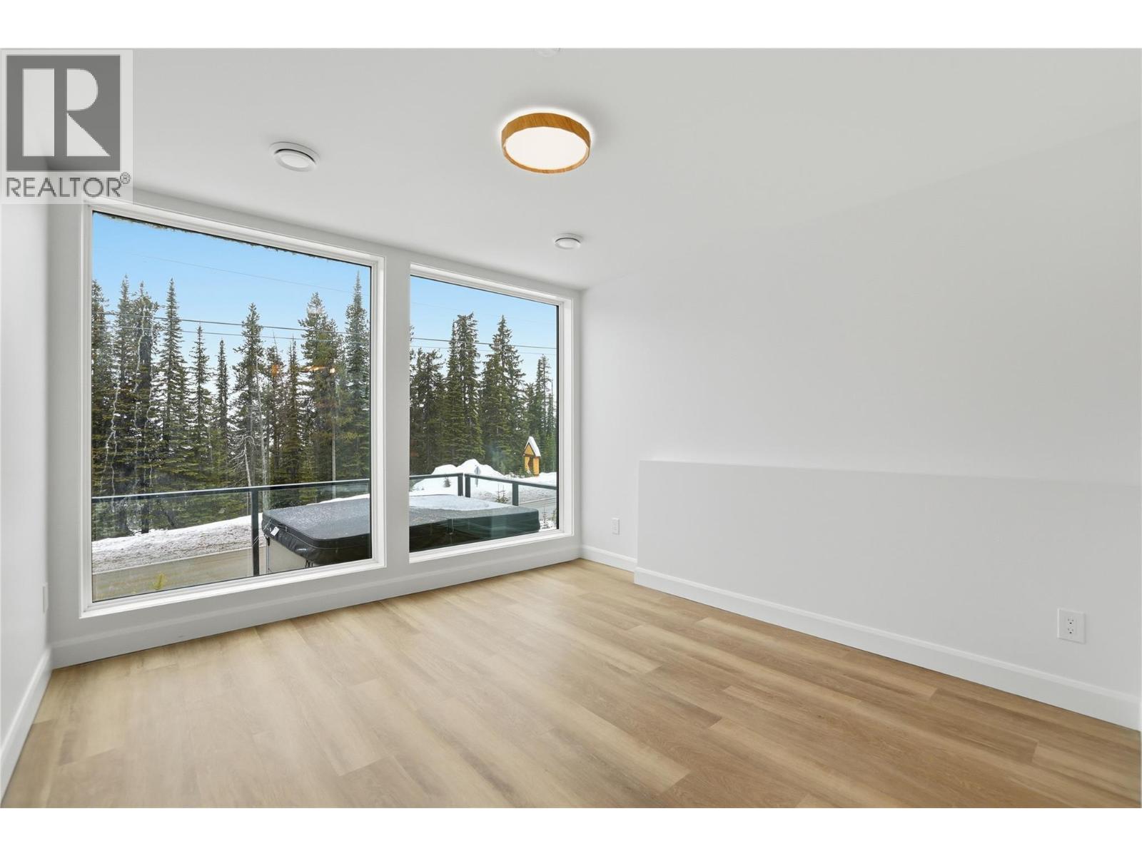 12 Monashee Way, Big White