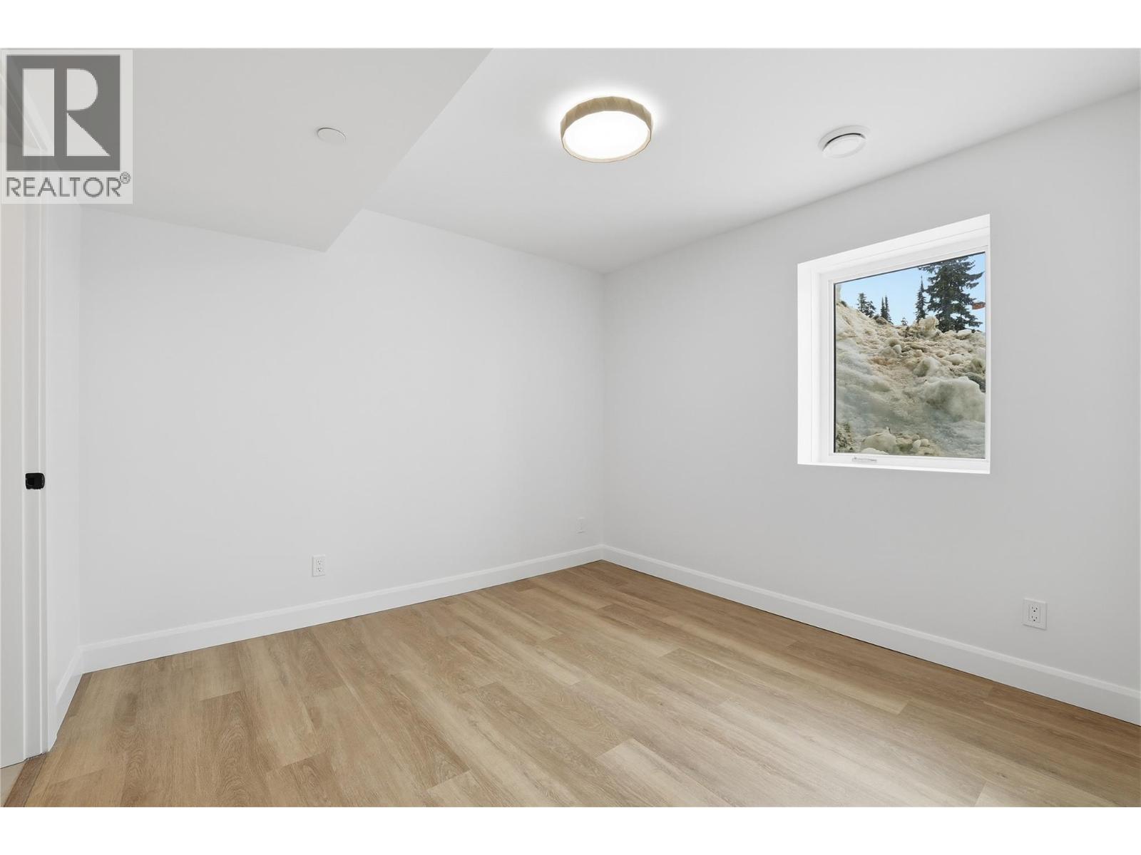 12 Monashee Way, Big White