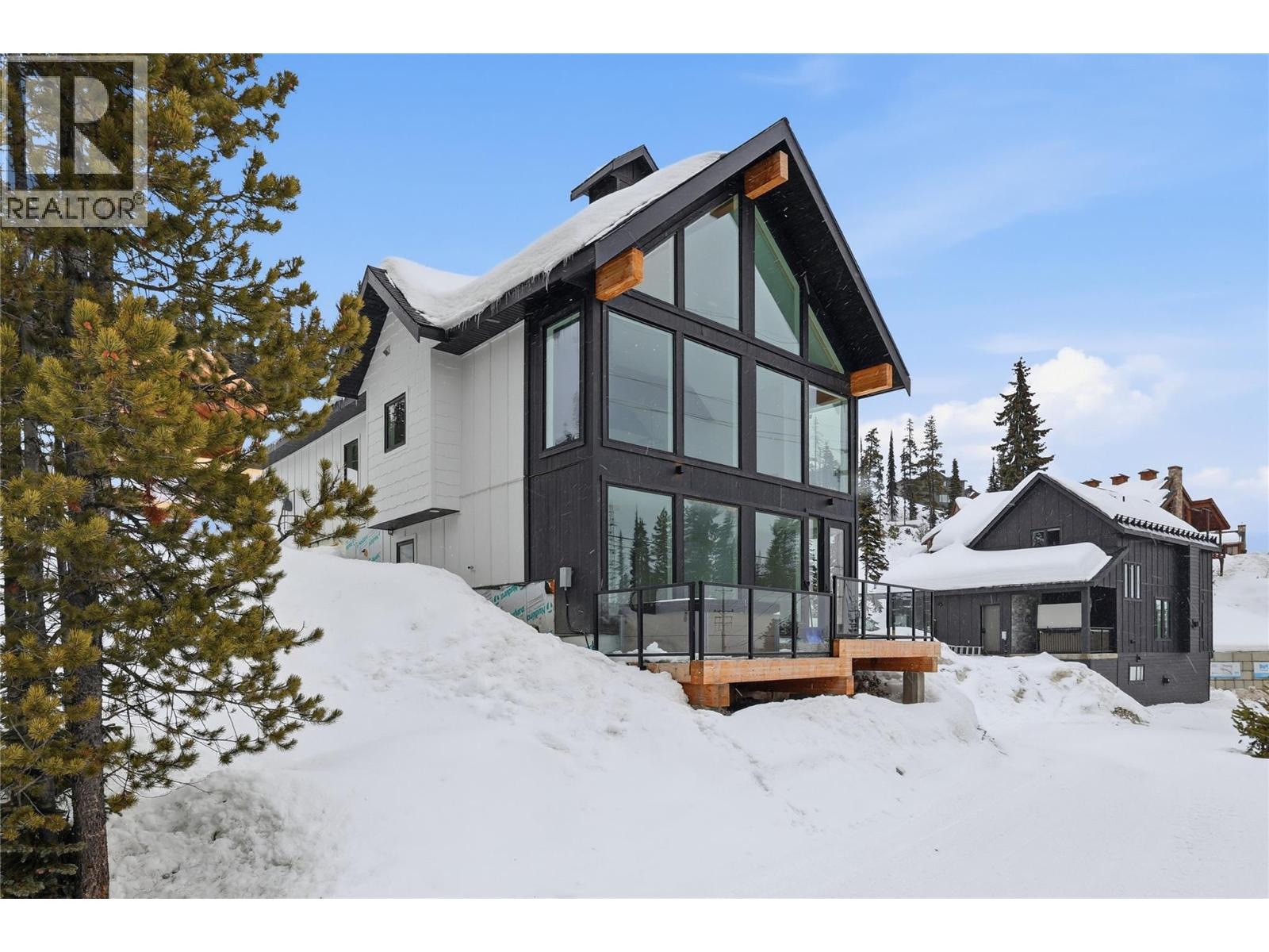 12 Monashee Way, Big White