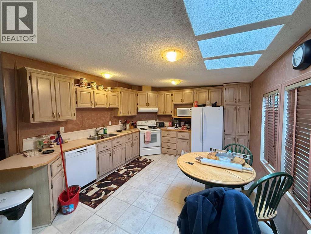 195 Skogg Avenue - Photo 2 of 15, Hinton, Alberta