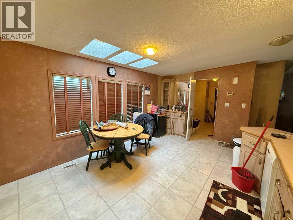 195 Skogg Avenue - Photo 5 of 15, Hinton, Alberta