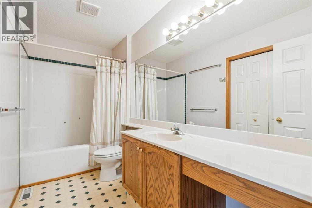 Single Family House Bungalow for Sale in  Harvest Oak Circle NE Harvest Hills Calgary 