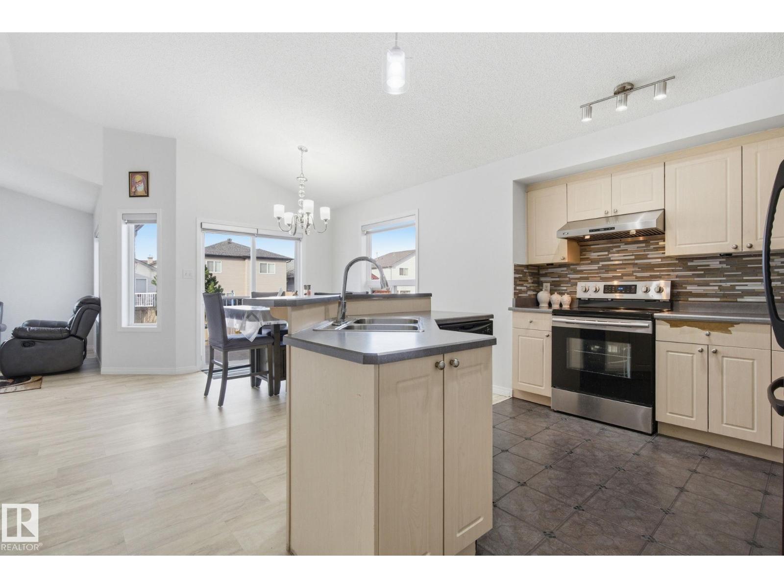 3248 22 ST NW, Edmonton