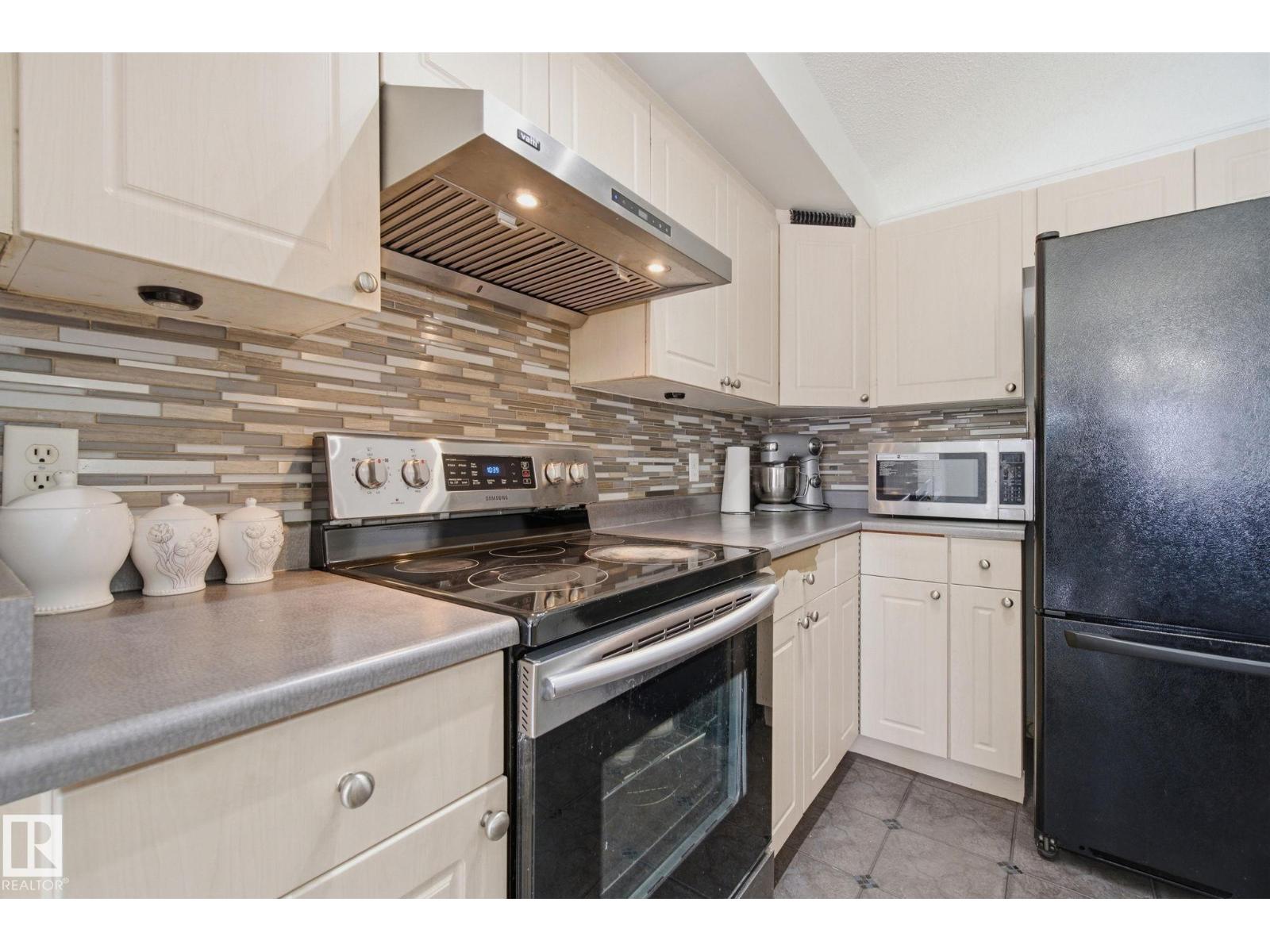 3248 22 ST NW, Edmonton