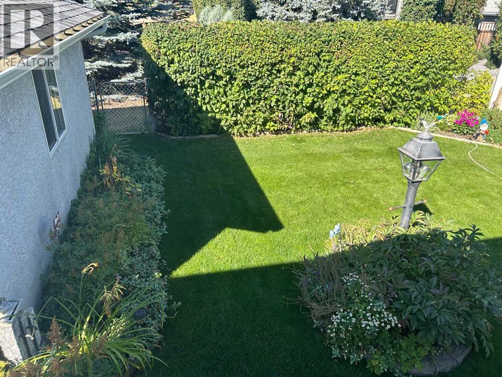 
          52 Cambridge Glen Drive
            <br/>
            <span>Strathmore</span>
            , 
            <span>AB</span>
             <span>T1P1N3</span>
         - Photo 24