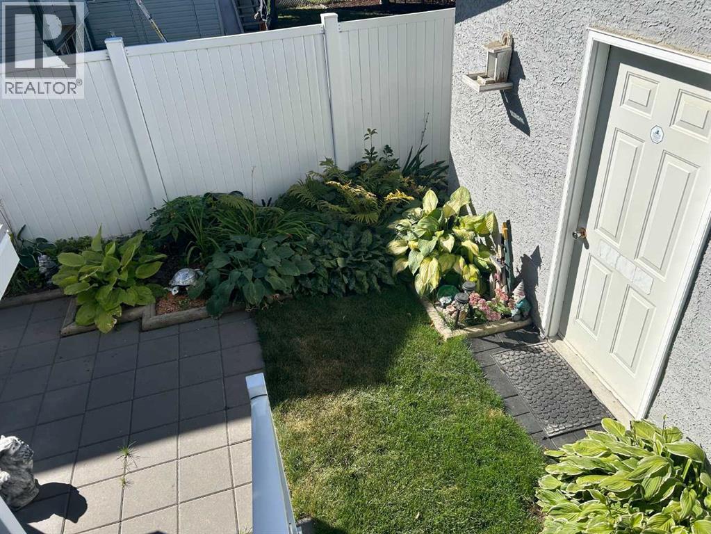 
          52 Cambridge Glen Drive
            <br/>
            <span>Strathmore</span>
            , 
            <span>AB</span>
             <span>T1P1N3</span>
         - Photo 23