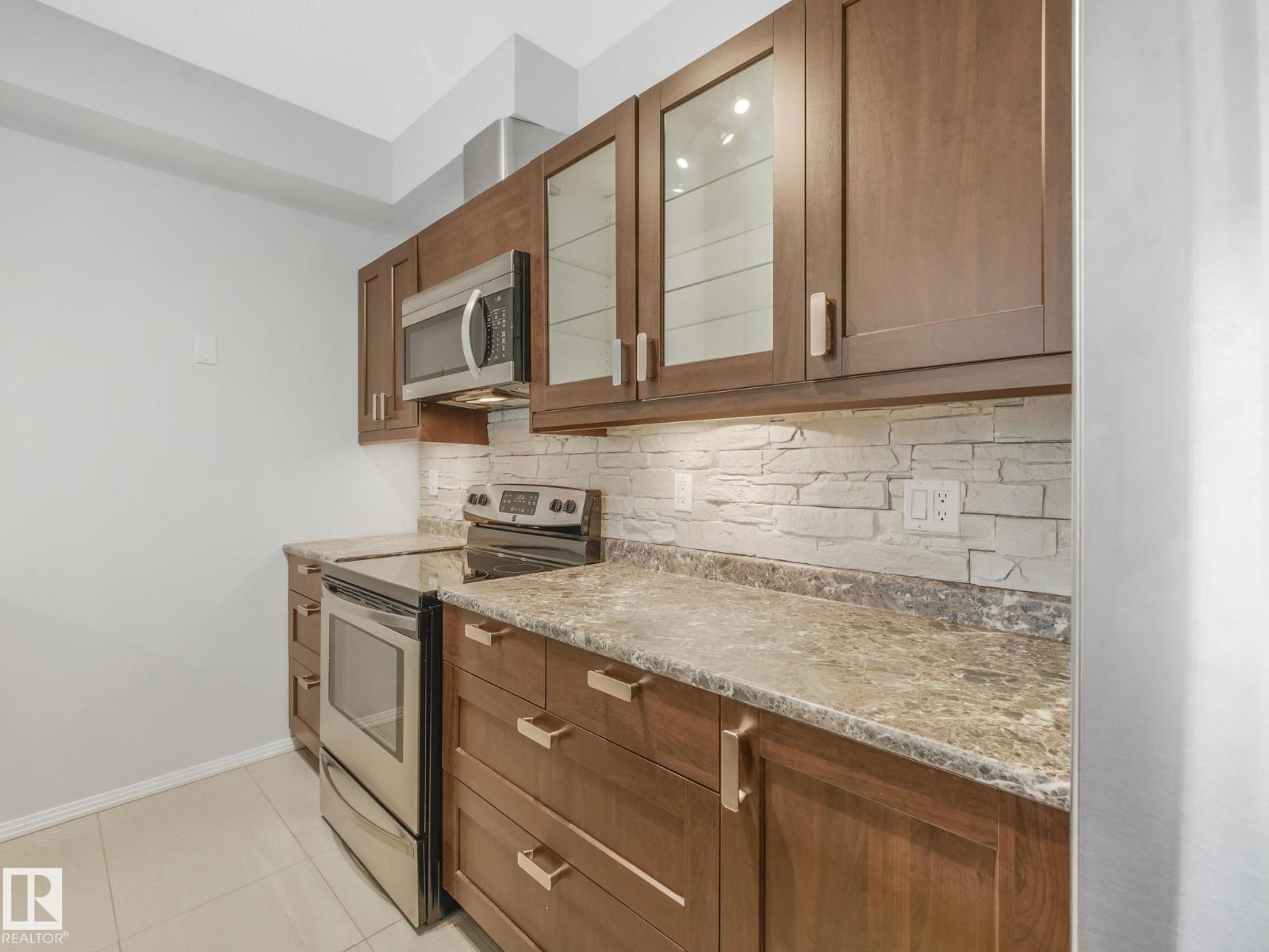 #200 10411 122 ST NW, Edmonton