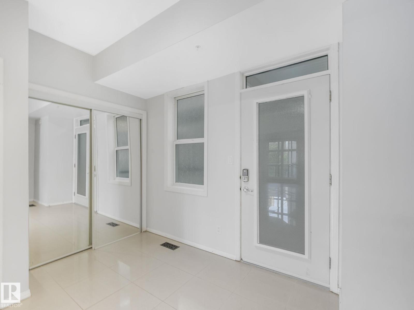 #200 10411 122 ST NW, Edmonton