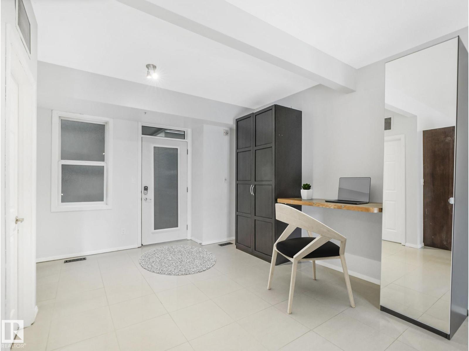 #200 10411 122 ST NW, Edmonton