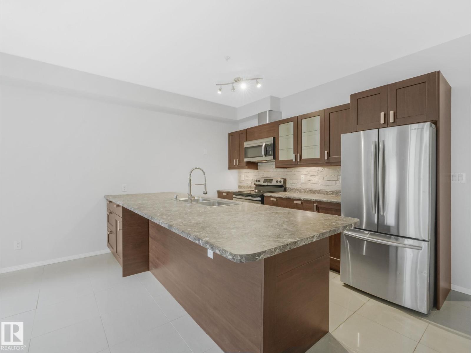 #200 10411 122 ST NW, Edmonton