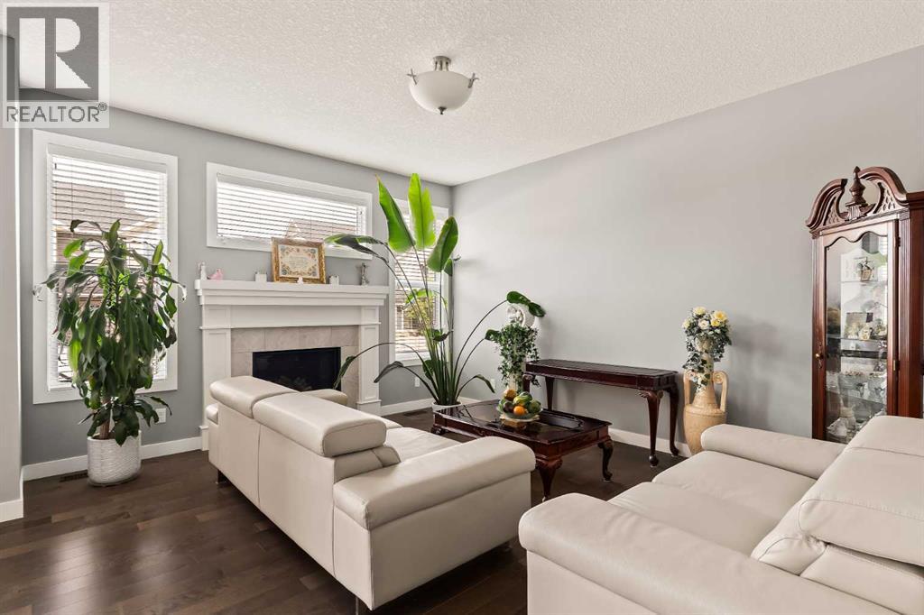 Single Family House for Sale in  Evansglen Drive NW Evanston Calgary 