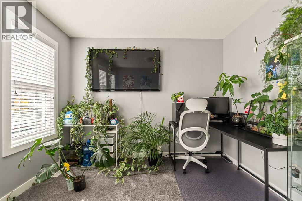 Single Family House for Sale in  Evansglen Drive NW Evanston Calgary 