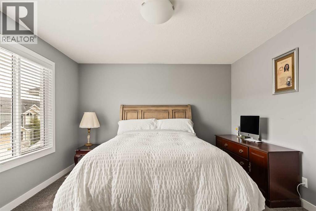 Single Family House for Sale in  Evansglen Drive NW Evanston Calgary 