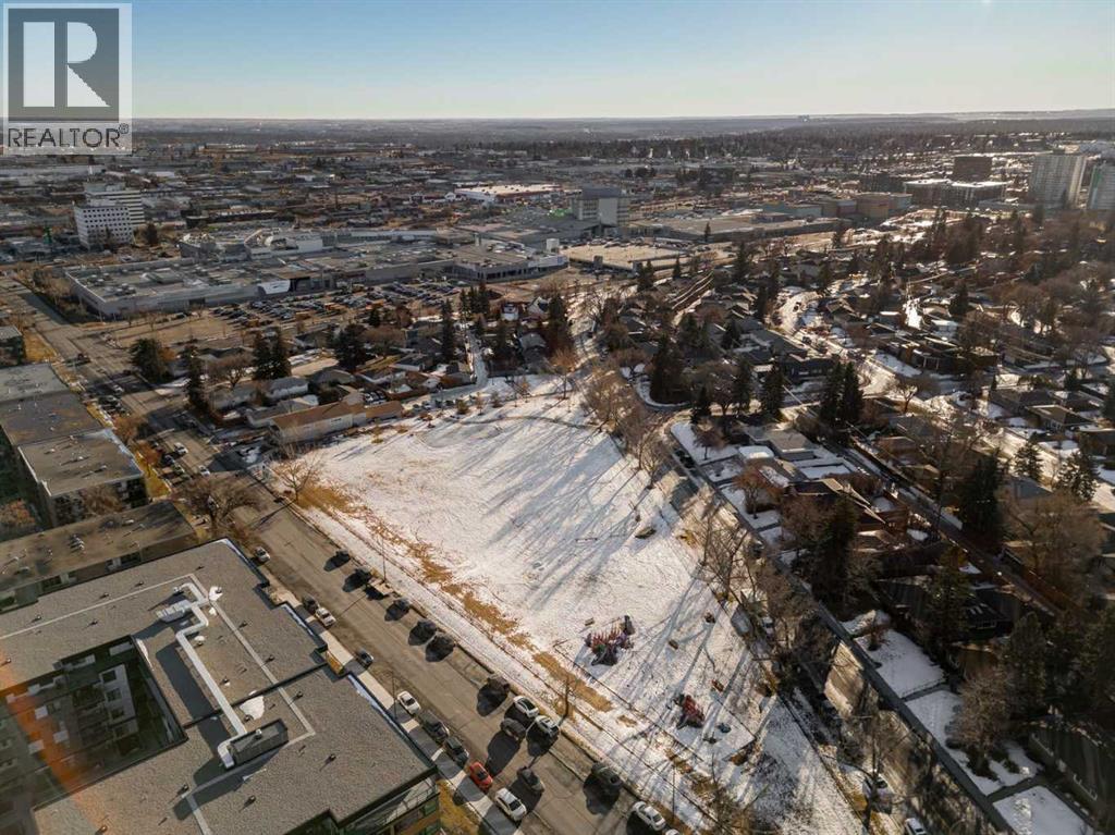 Single Family House for Sale in    Avenue SW Windsor Park Calgary 