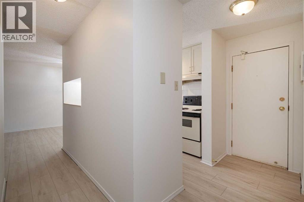 Single Family House for Sale in    Avenue SW Windsor Park Calgary 