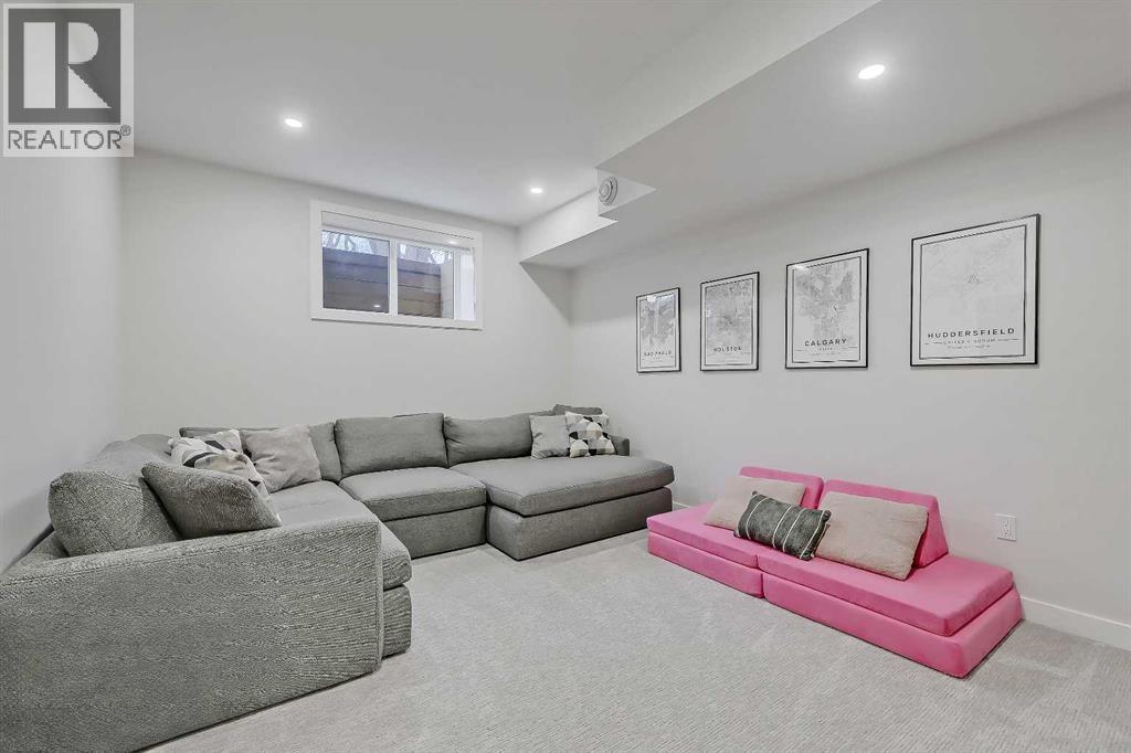 Single Family House for Sale in   Avenue SW Windsor Park Calgary 