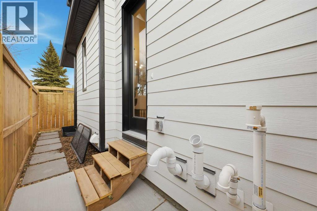 Single Family House for Sale in  West Glen Crescent SW Westgate Calgary 