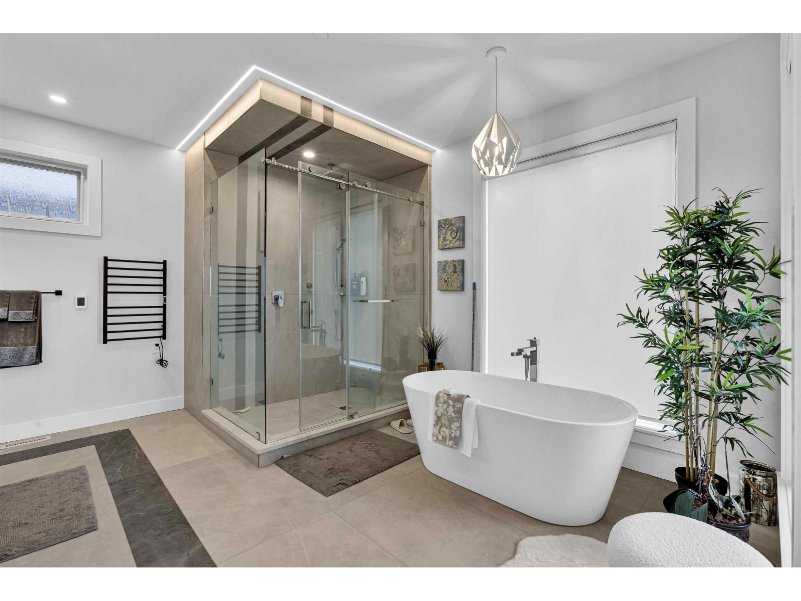 1040 LEE STREET, White Rock