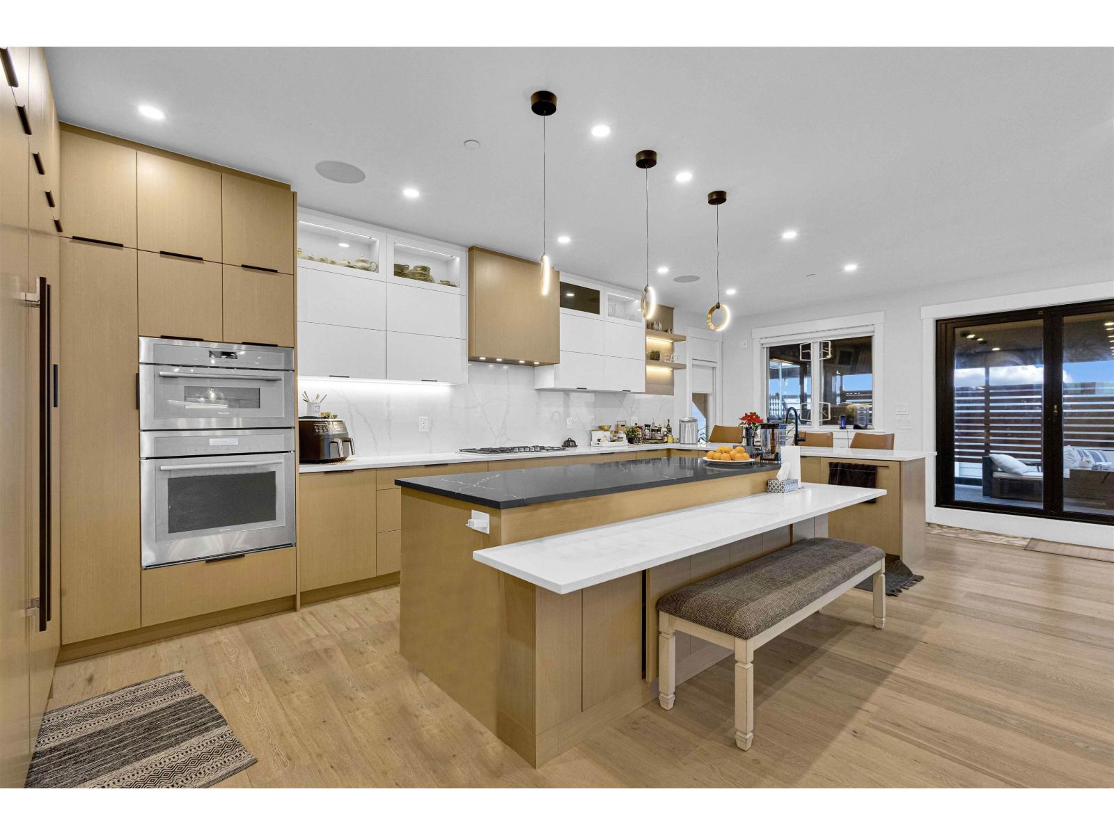 1040 LEE STREET, White Rock